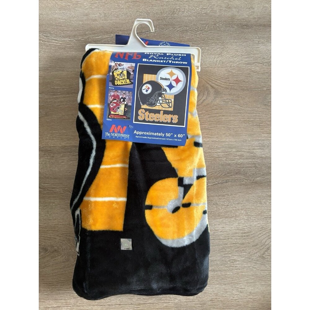 Pittsburgh Steelers 50" x 60"  Plush Throw Blanket NFL